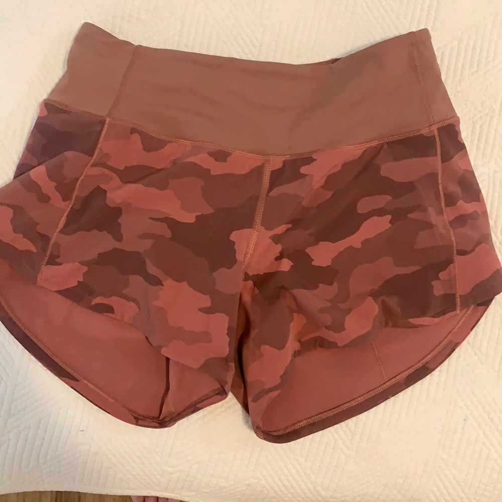 New! Lululemon HR speed up shorts pink camo! Size 4